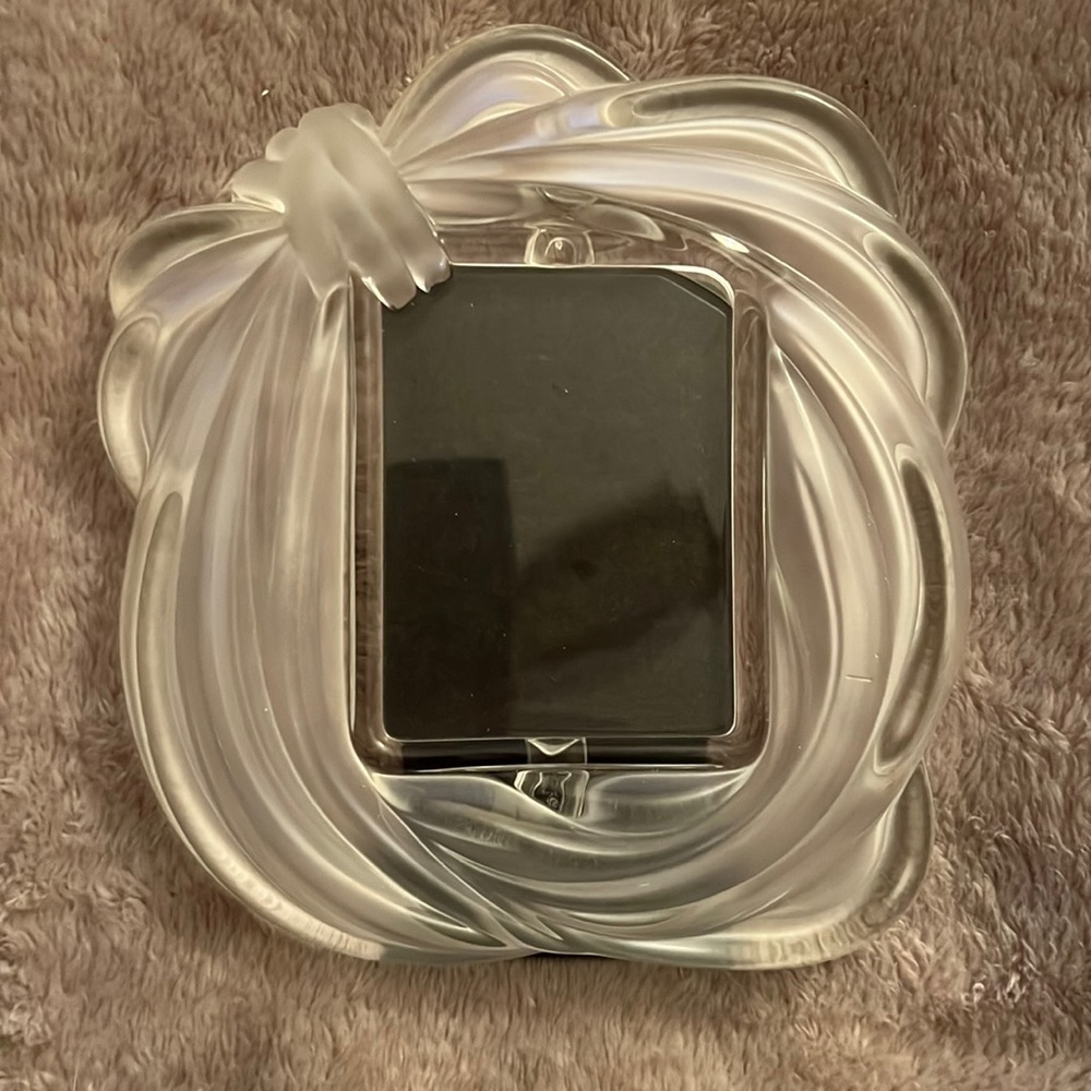 Mikasa Frosted Love Knot Picture Frame
